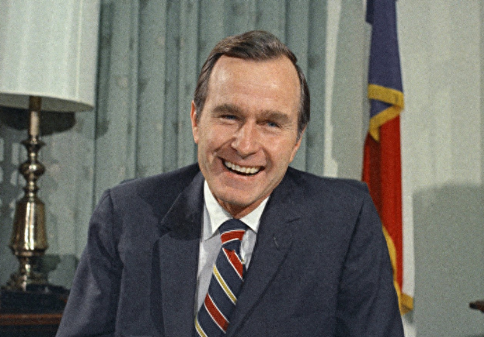 1975年老布什回国任职,临别前邓公开玩笑:你不会一直在监视我吧