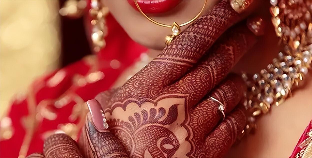 2020年1月,纪浩带着父母一起坐上了飞往印度曼达索尔的飞机.