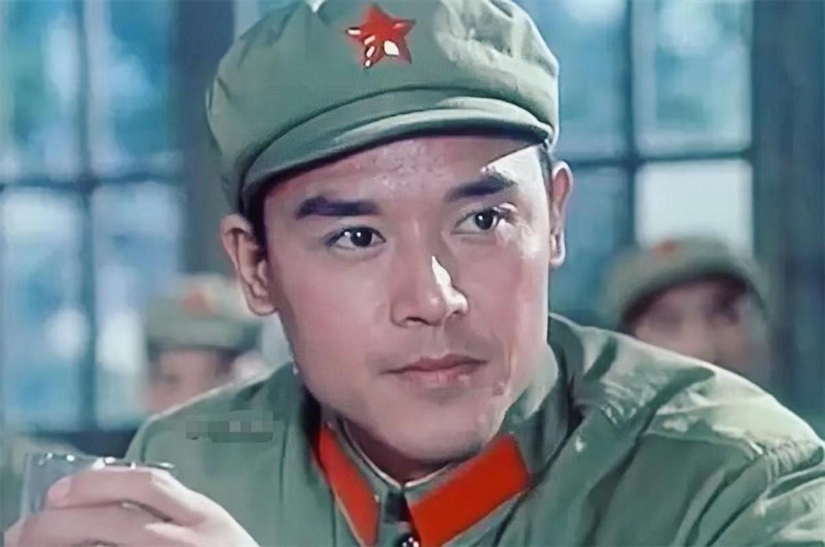 回顾70年代男神达式常,娶大学同窗恩爱56年,真的是帅了一辈子啊