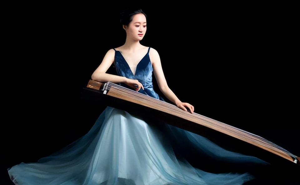 古筝《高山流水》以其美妙的旋律和别具一格的表演手法,在音乐世界中