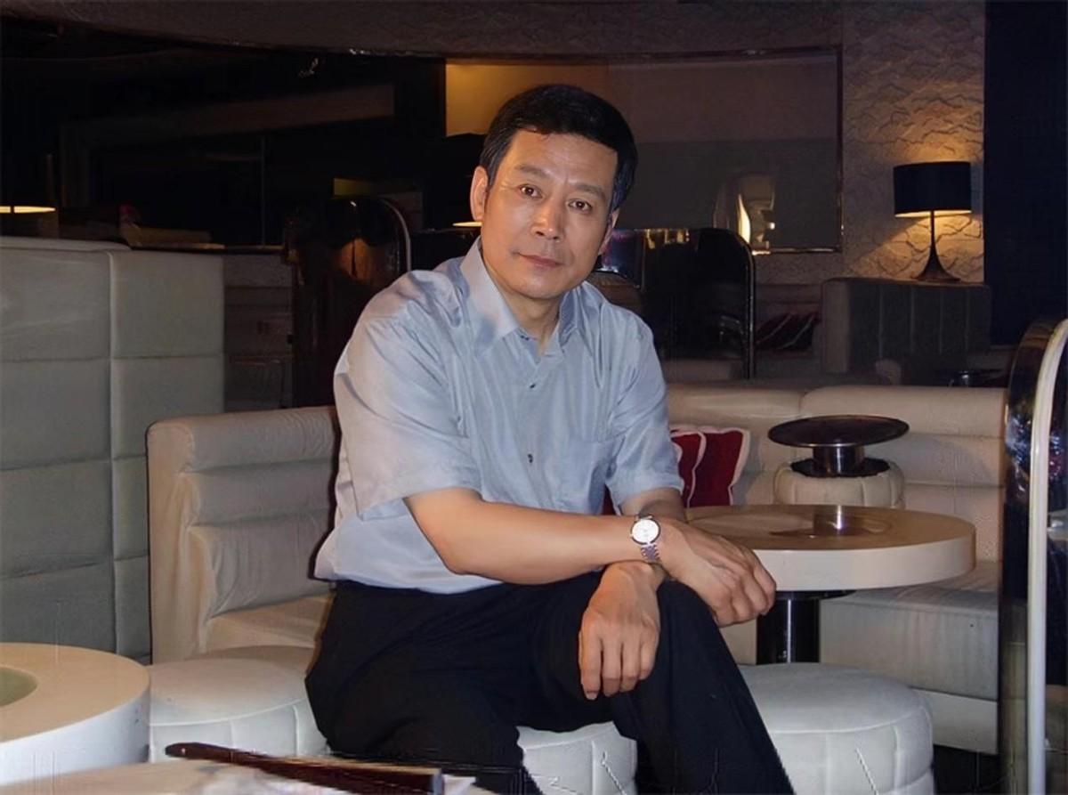"我对她的第一印象很好,知性优雅,说话春风细雨,是个很温柔的人……"