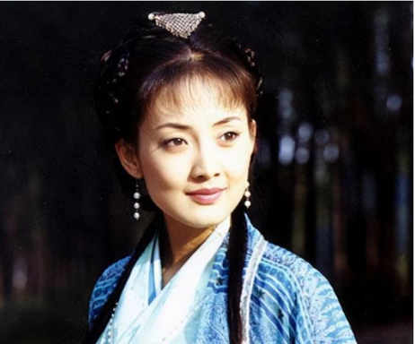 回顾小品演员夫妻对比:冯巩娇妻长得美,范伟宠妻三十余年零绯闻