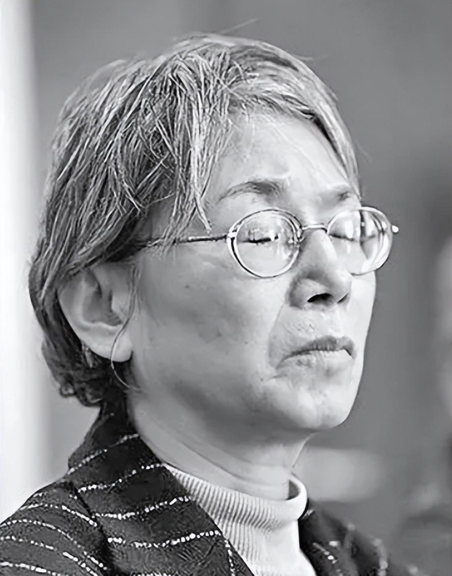 进入大学后,"韬光养晦"的宋彬彬因为当年的那些事,再次被人举报,而被