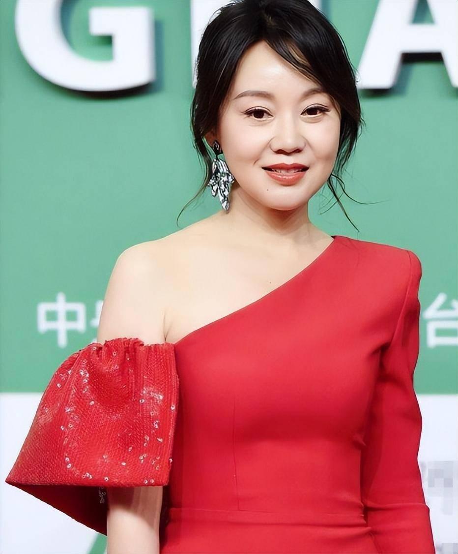 蜂腰翘臀,酥胸长腿,6位爆火的"半老徐娘",越老越风韵犹存