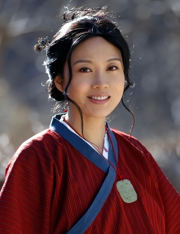 内娱"半老徐娘"只服这6位,美背长腿,风韵犹存,越老越有韵味