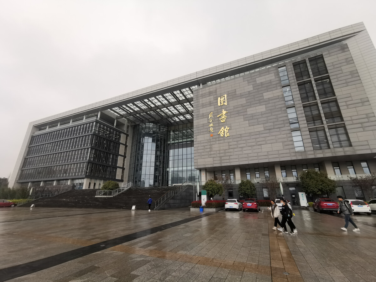 姜萍老师王闰秋是江苏大学数学科学学院研究生,这个学院咋样