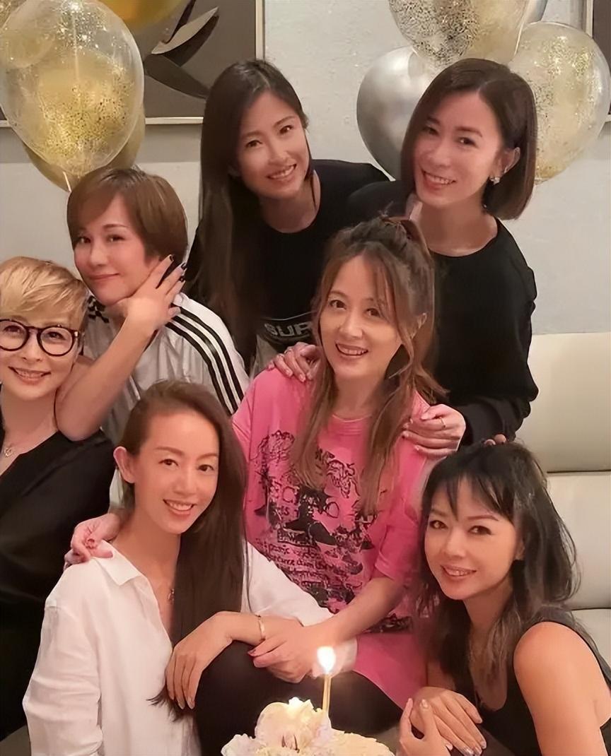 50岁姚乐怡晒丰满身材嫩似少女,被认成汤盈盈网友赞钱嘉乐有福气