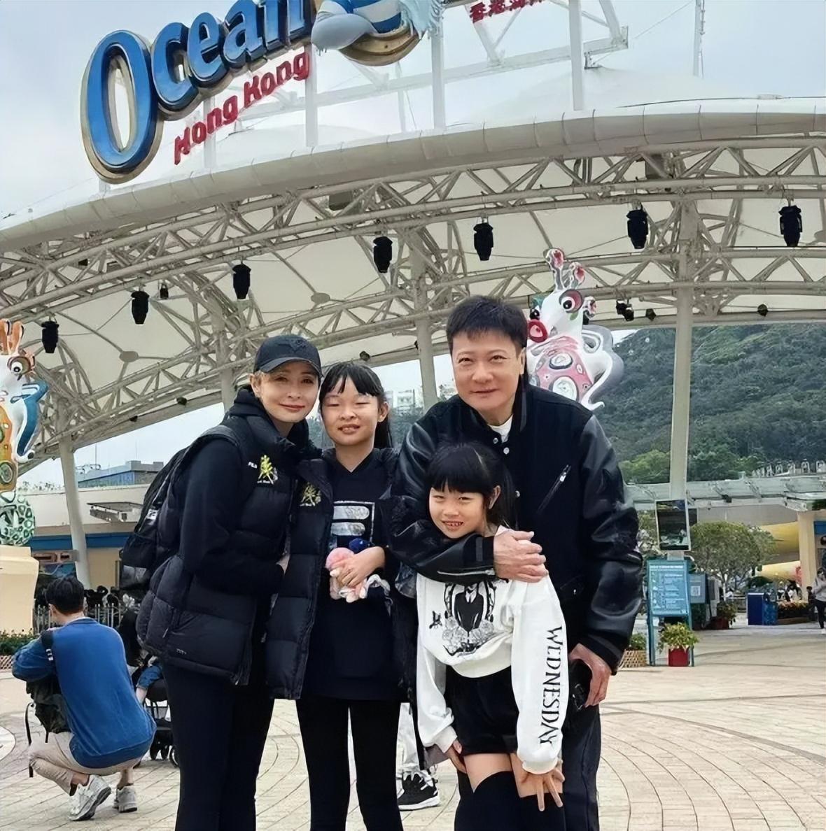 50岁姚乐怡晒丰满身材嫩似少女,被认成汤盈盈网友赞钱嘉乐有福气