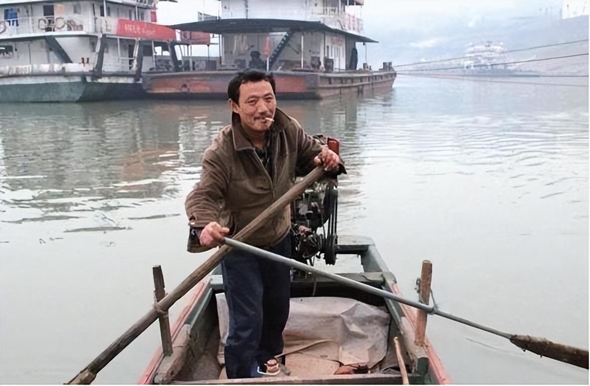 回顾:捞一具尸体18000元,一周捞70具,捞尸人叫苦:真没挣啥钱