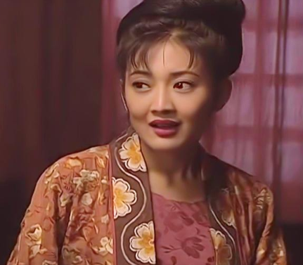 牛莉虽然是作为小品演员为人熟知的,其实最初她是一名影视剧演员,在九