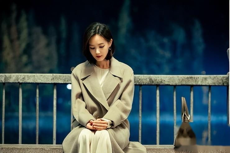 李一桐也是在电视剧《半妖倾城》中饰演了女主角白浅,这个角色是非常