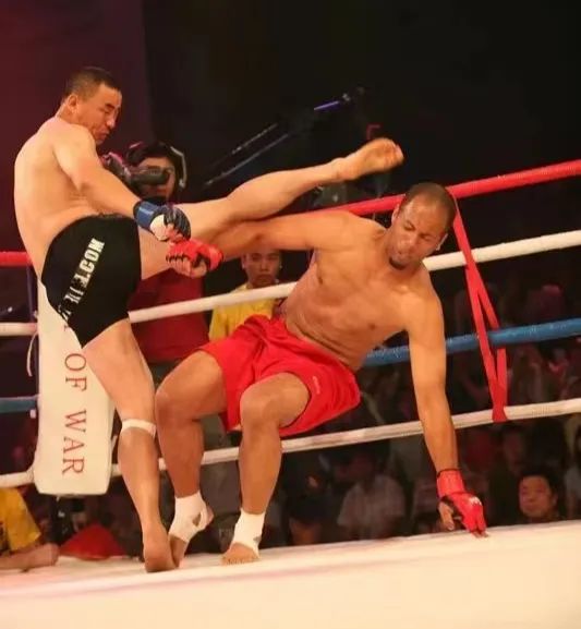 首位客场ko泰拳王的中国人——宝力高/中国格斗传奇001期