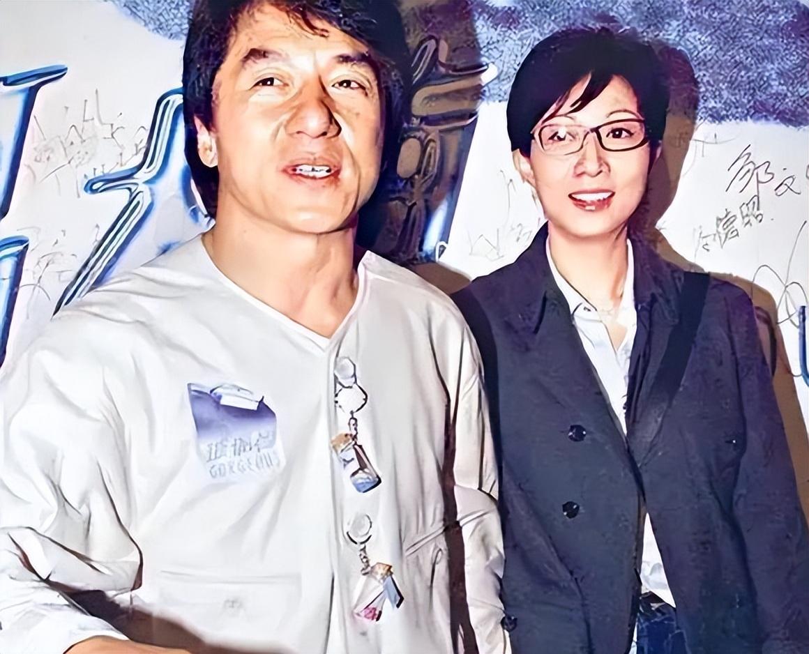 成龙与杨紫琼:传奇人物的白发岁月及真诚笑容