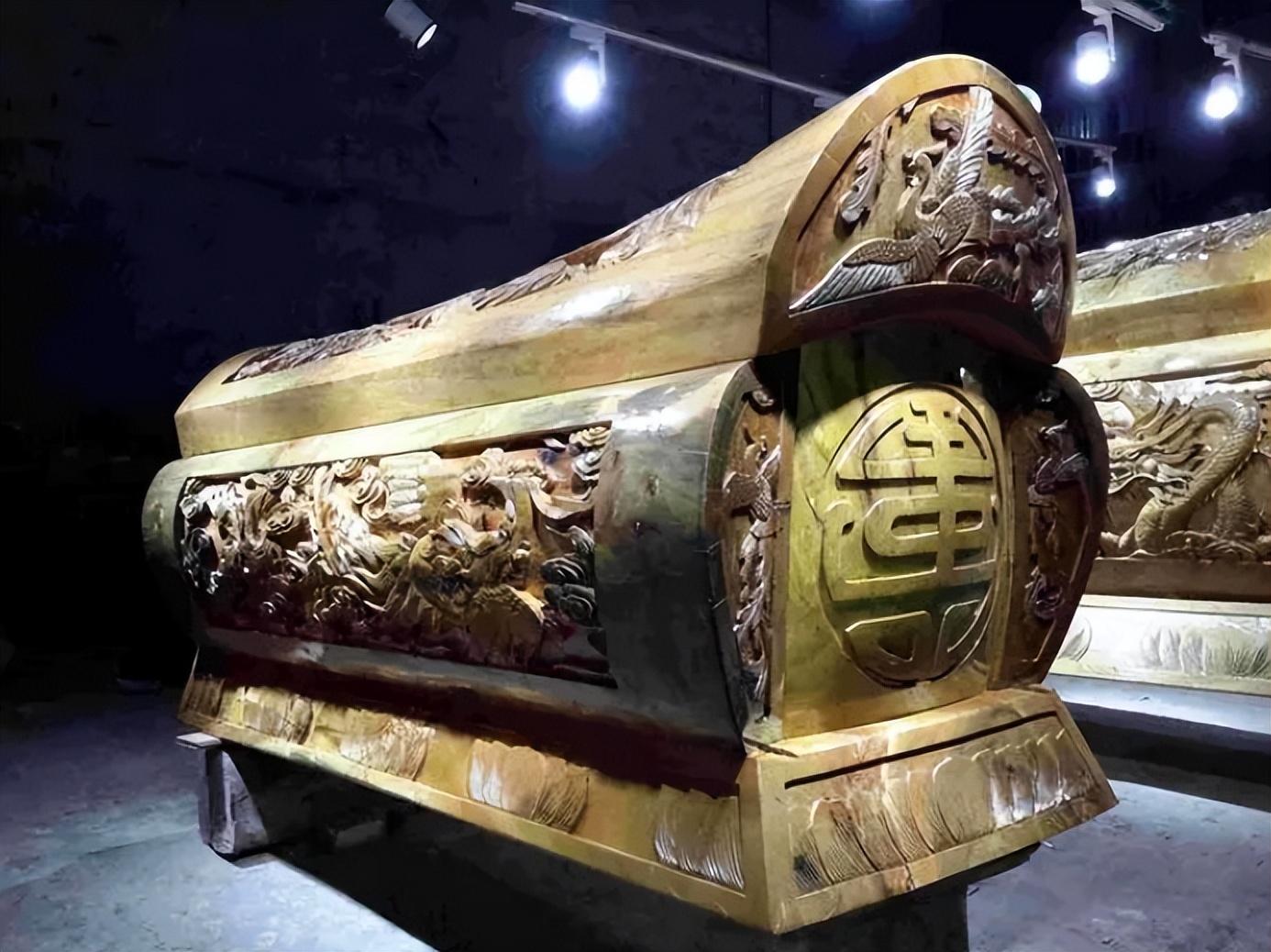 2011年浙江出土金丝楠木棺材,重1500斤,解开千年"黄金头"谜案