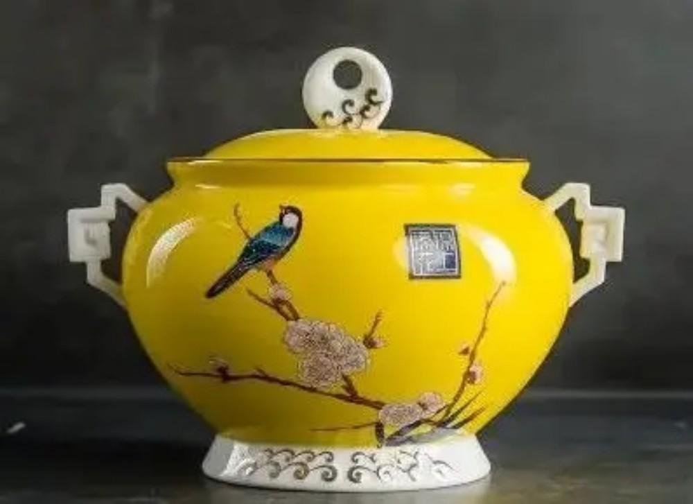 回顾美国小伙获赠中国国礼瓷,堪称现代版"丹书铁券",原因为何