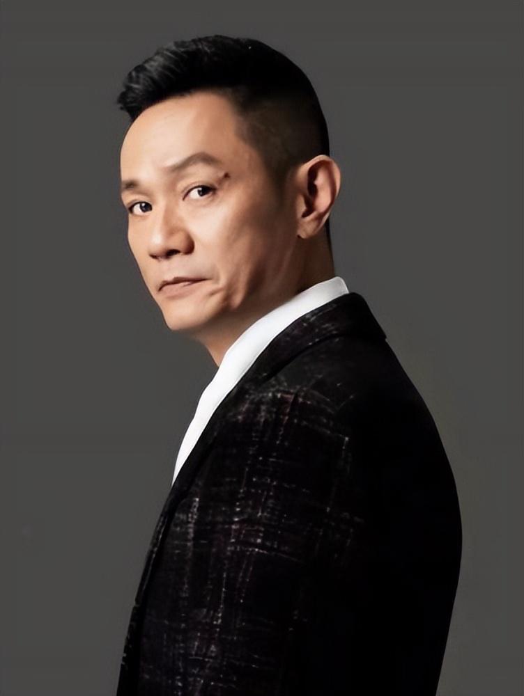 回顾:佟欣离世14年了,果靖霖的痴爱令人泪目,53岁仍独自生活