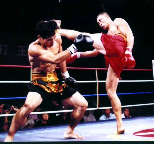 首位客场ko泰拳王的中国人——宝力高/中国格斗传奇001期