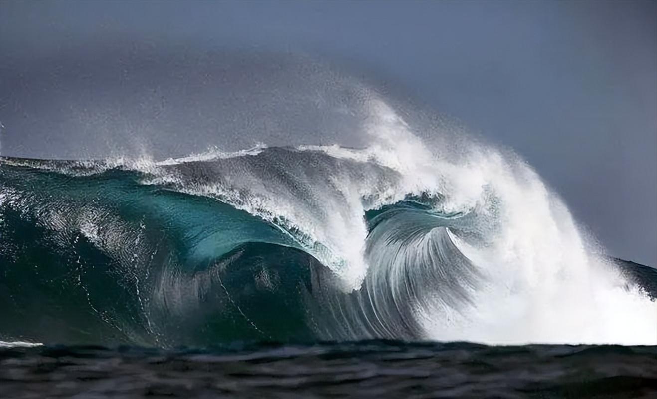 海啸的亲戚"疯狗浪"