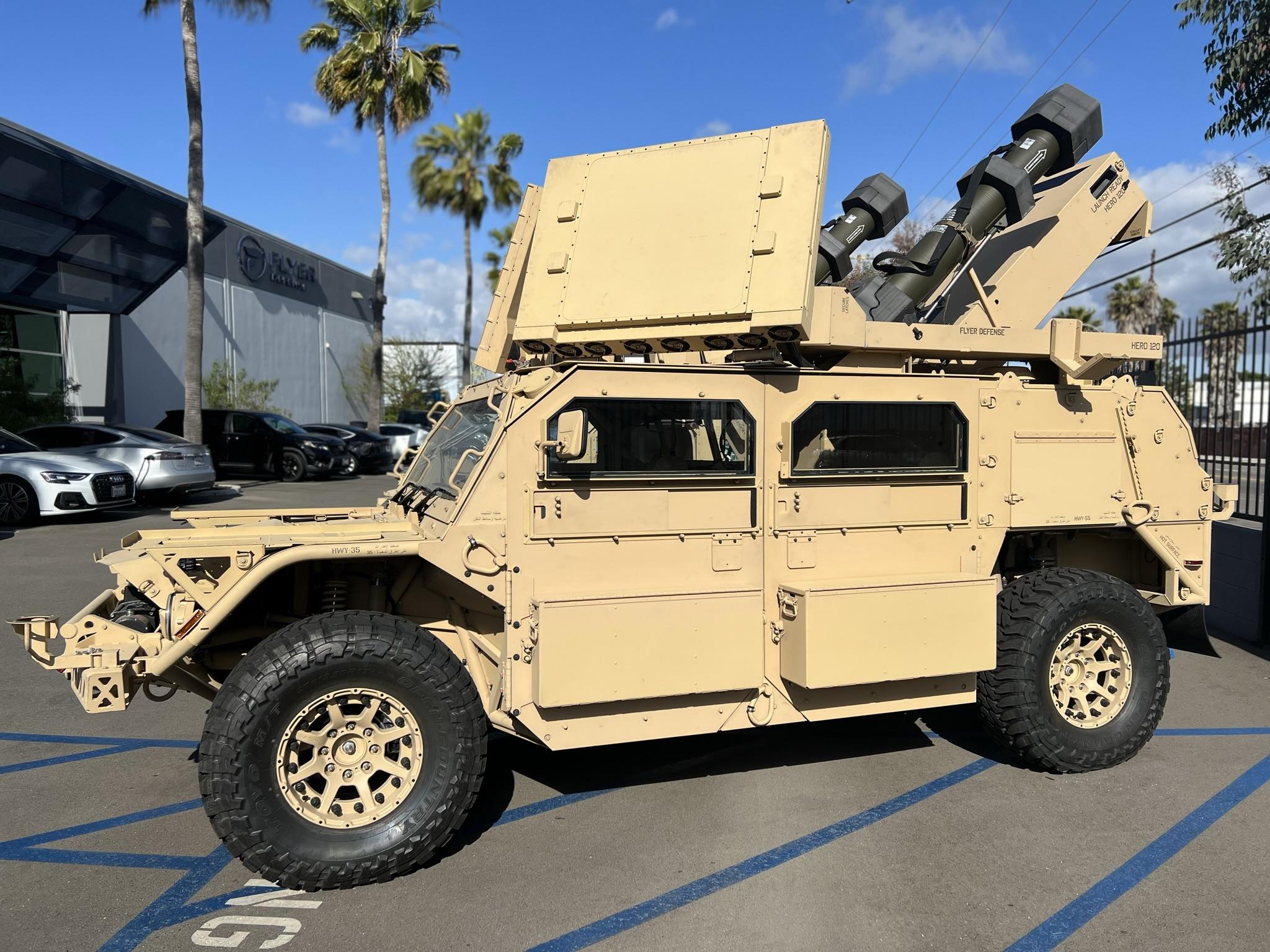 美军全新四驱全地形突击车——flyer"飞鸟72特种战术突击车"