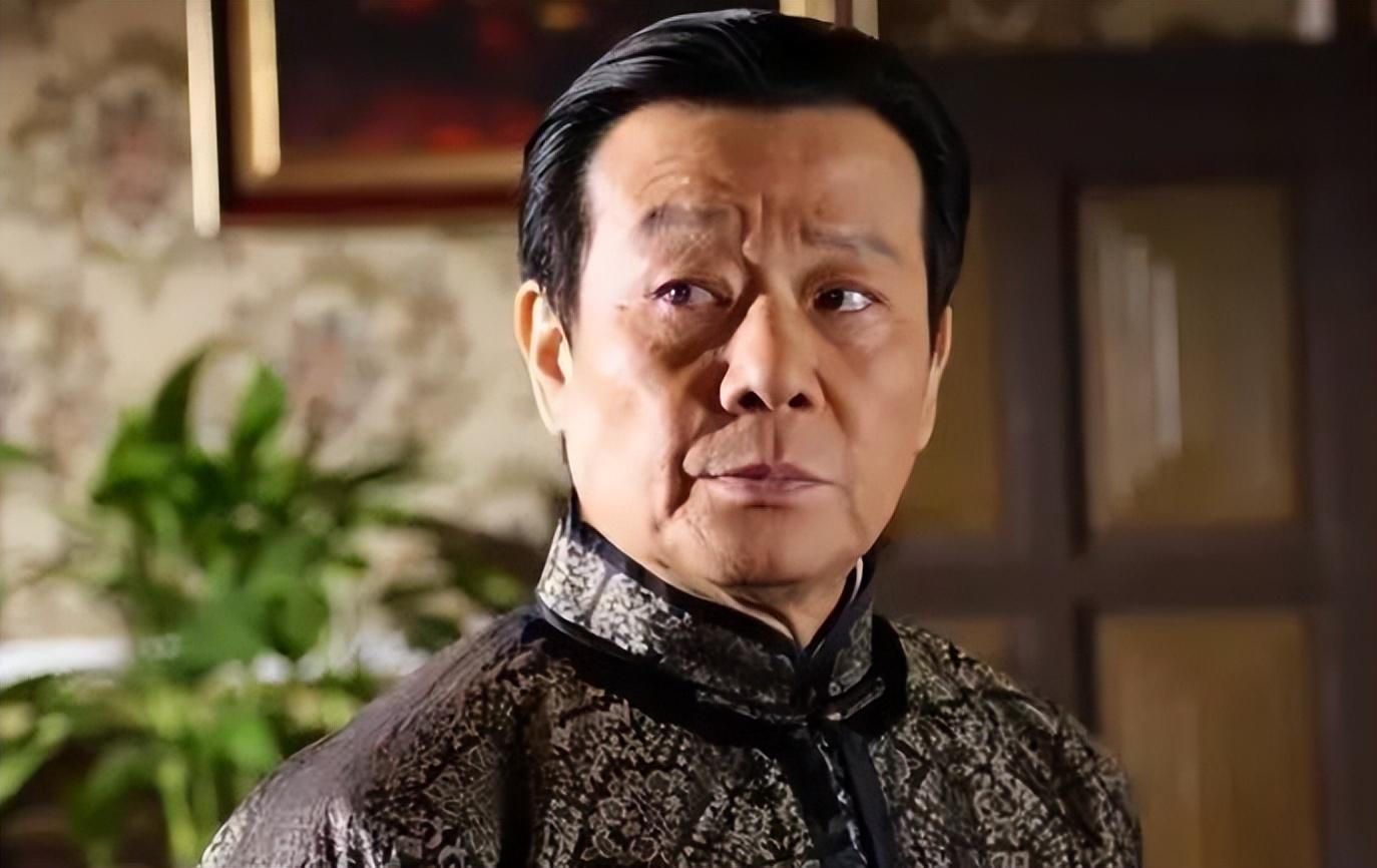 楼上楼下,27年相安无事?寇世勋晚年陪原配,二房及子女去了国外