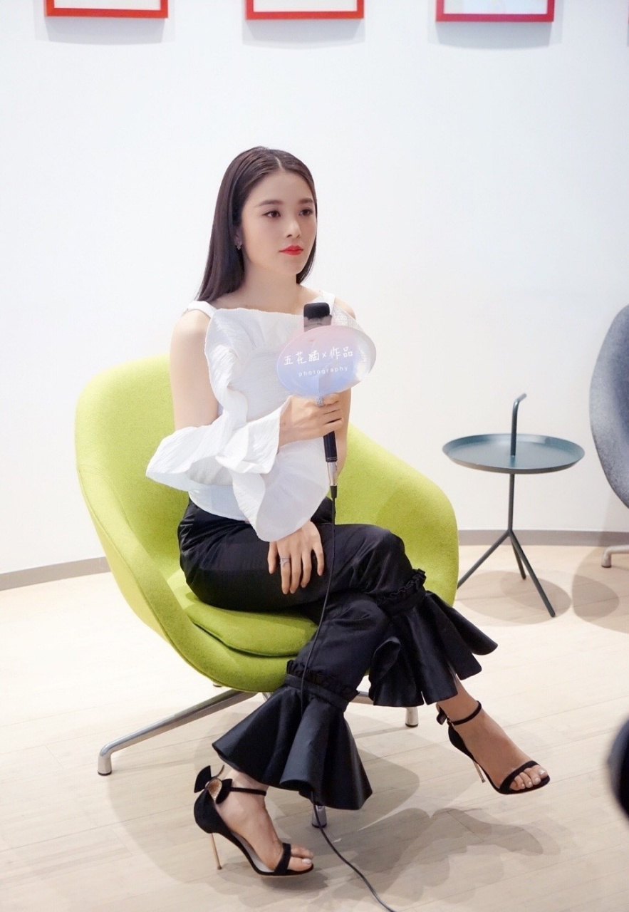 赵韩樱子长相甜美日常穿衣百配清新靓丽写真