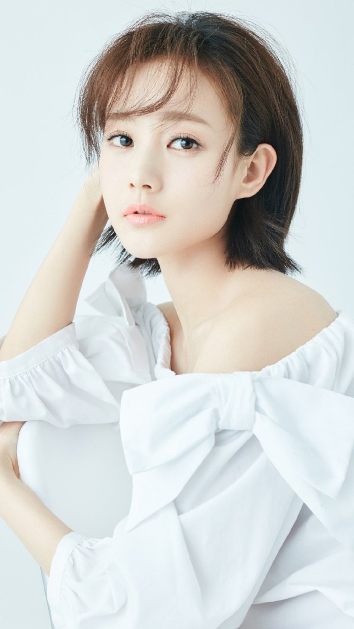 李一桐精美壁纸:绝色美貌,倾城之姿形容她不过分吧?