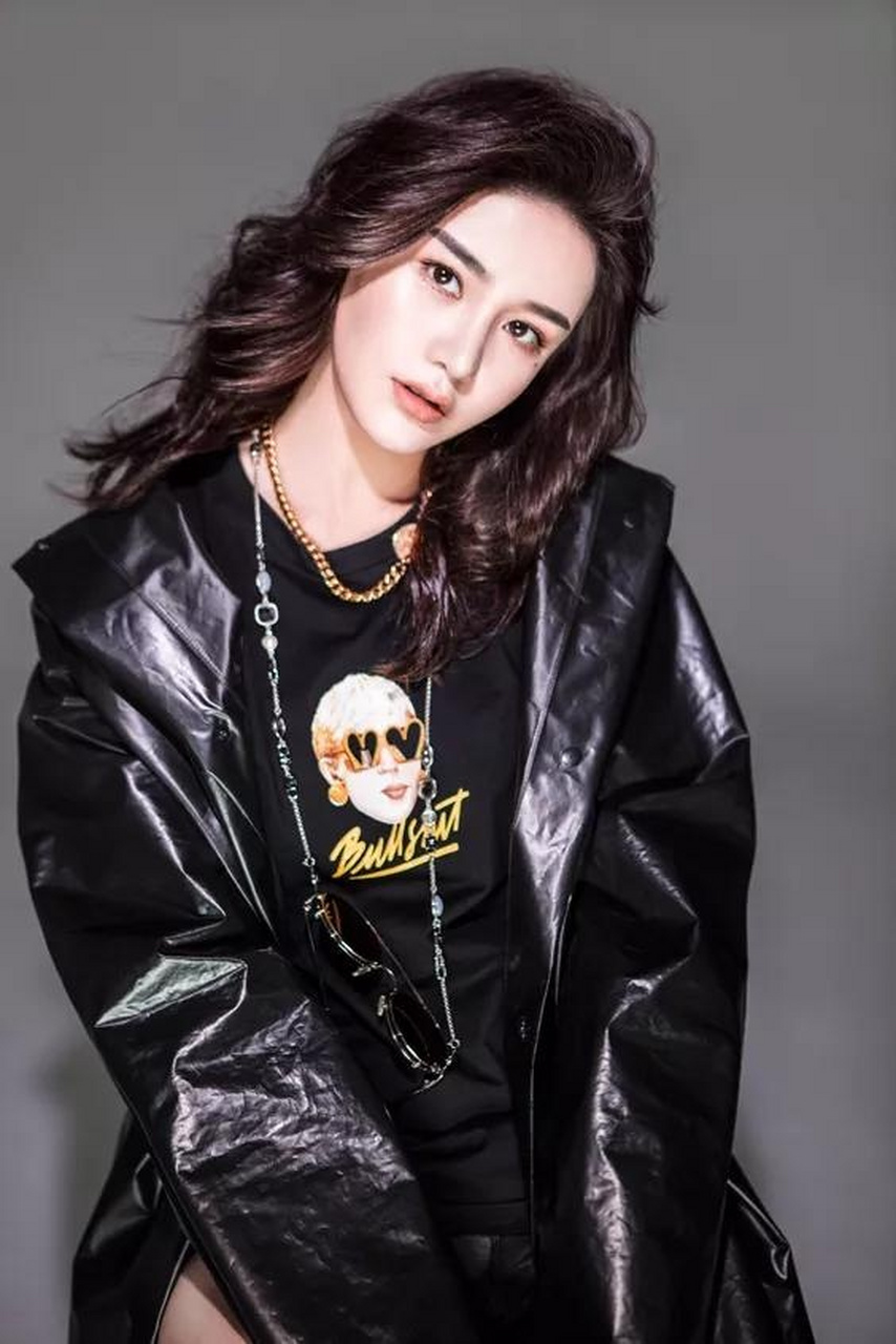 邱意浓黑色小恶魔写真