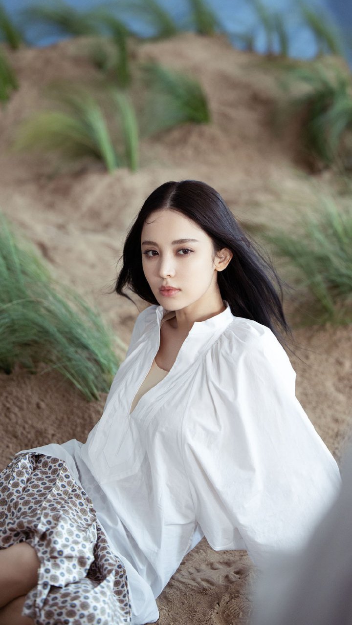 古力娜扎白衬衣碎花长裙高清手机壁纸