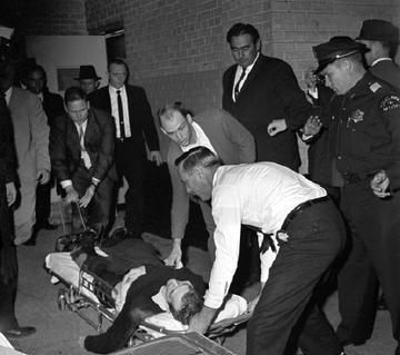 这是1963年肯尼迪遇刺的真实照片,他的头盖骨被当场