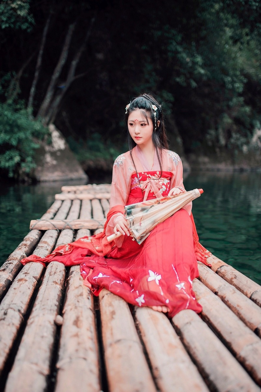 图虫人像摄影:遇霜非晚如栏处,何辰风至已枉然!