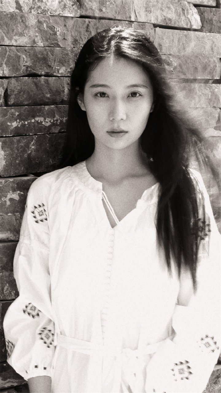 穆乐恩白裙优雅质感写真图片