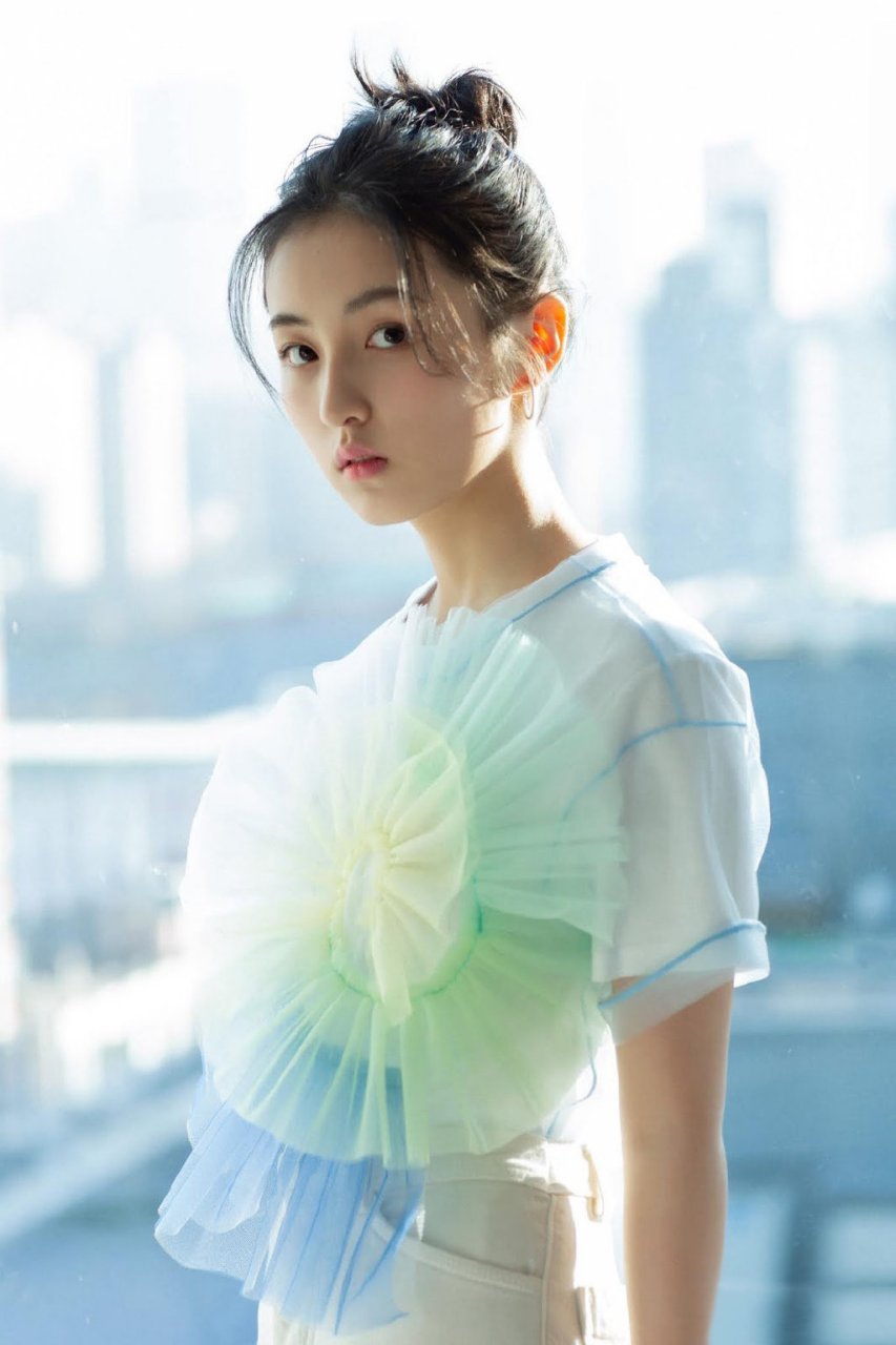 还记得《唐人街探案》中的神秘小女孩张子枫吗