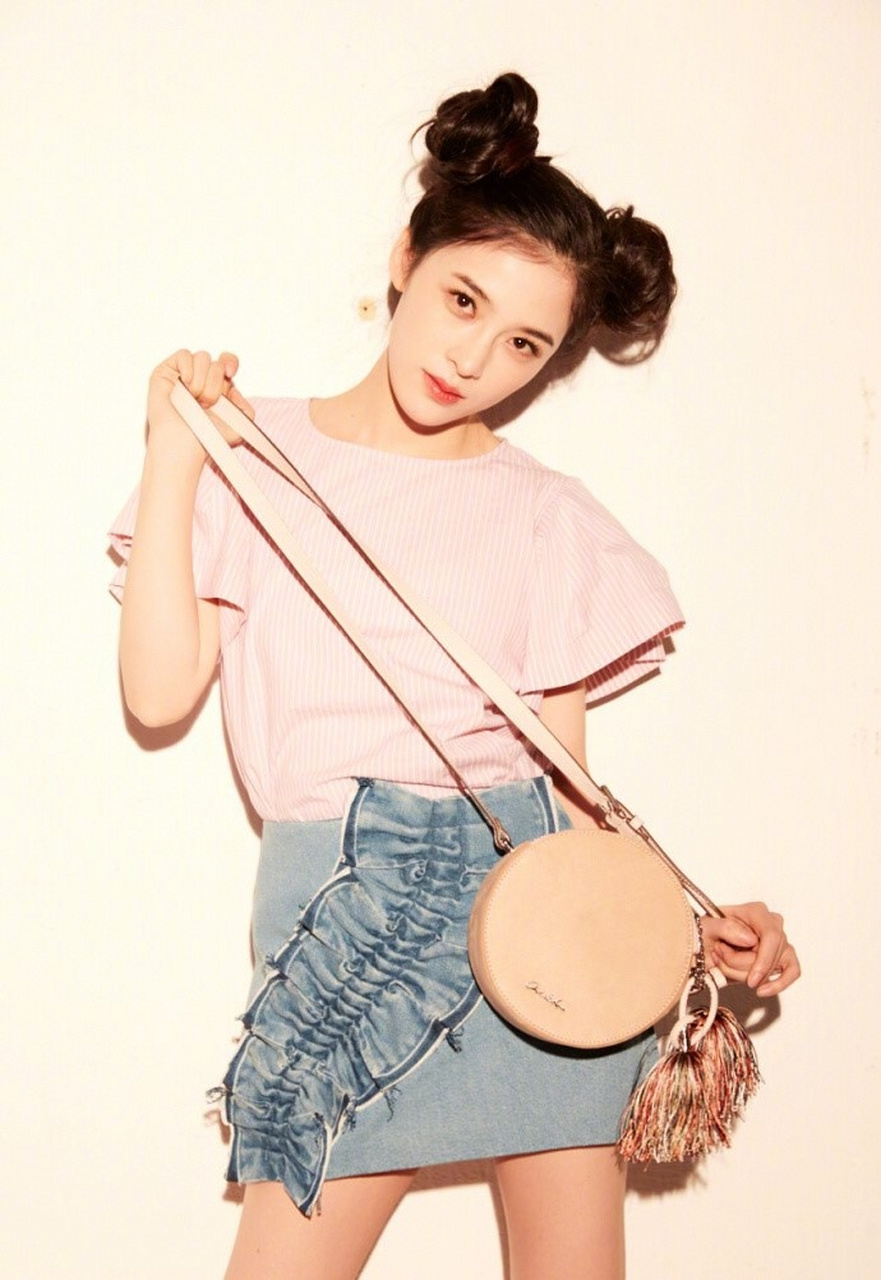 赵韩樱子长相甜美日常穿衣百配清新靓丽写真