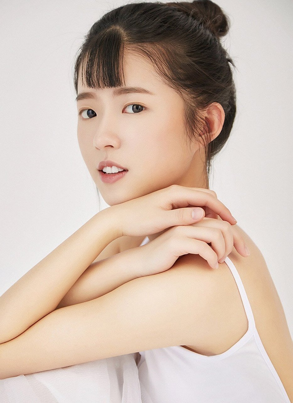 何蓝逗清纯甜美写真