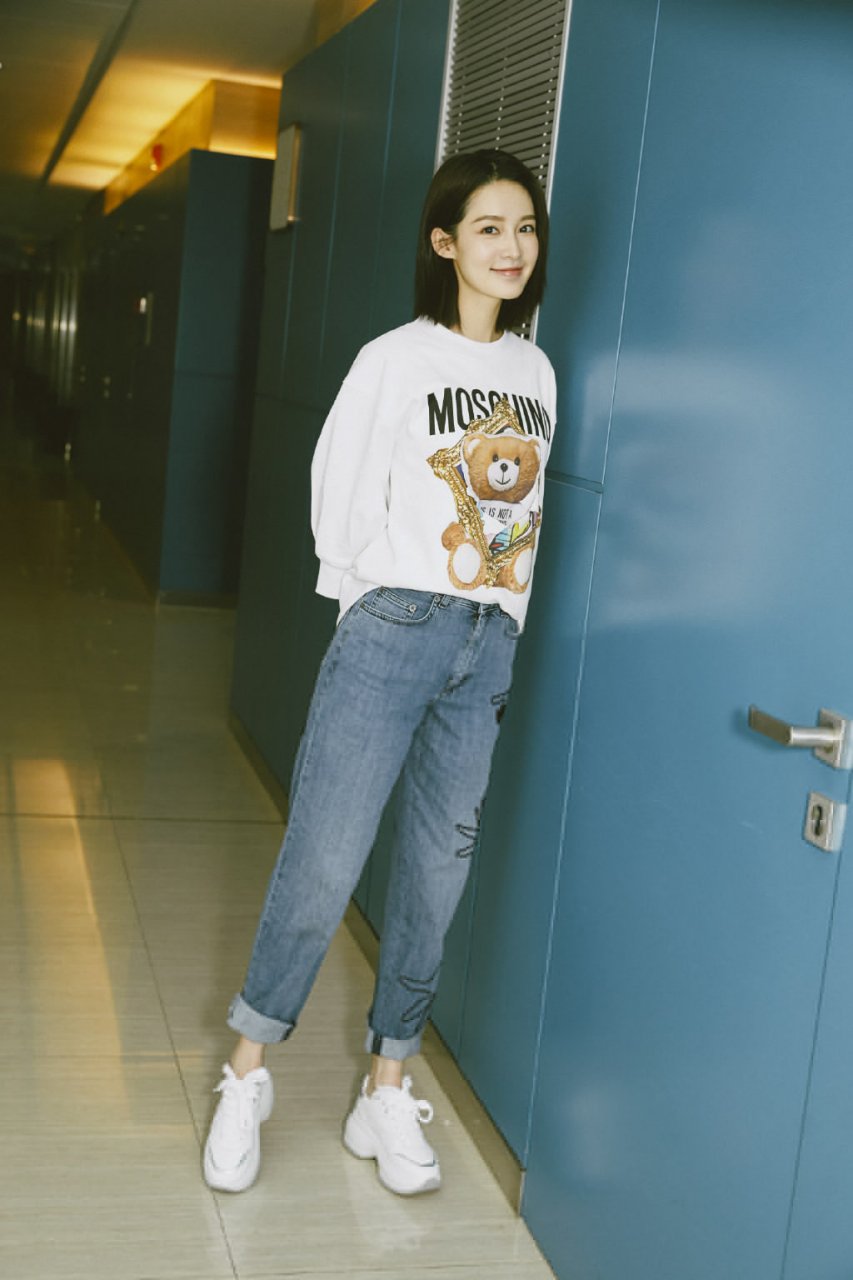 李沁清爽短发写真