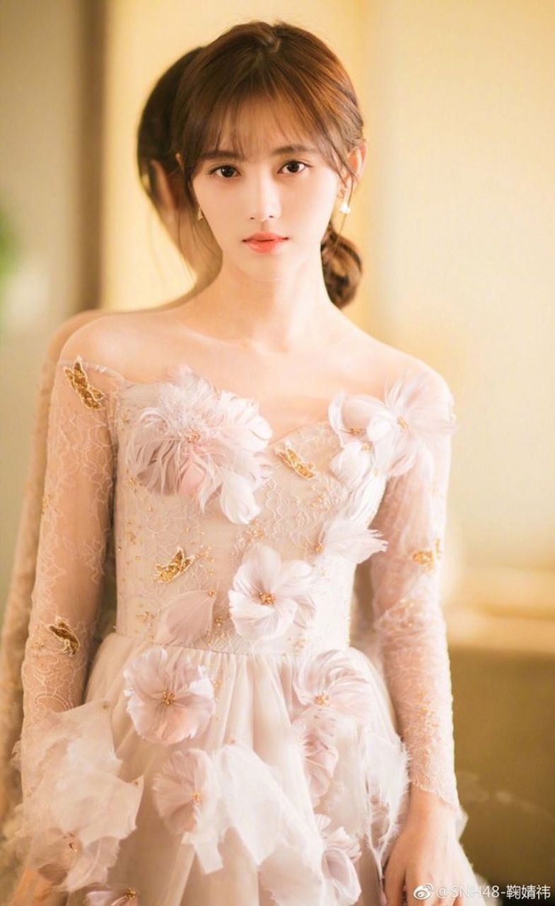 鞠婧祎:气质清新秀气洛丽塔风美少女,就是长相不太让人记得清