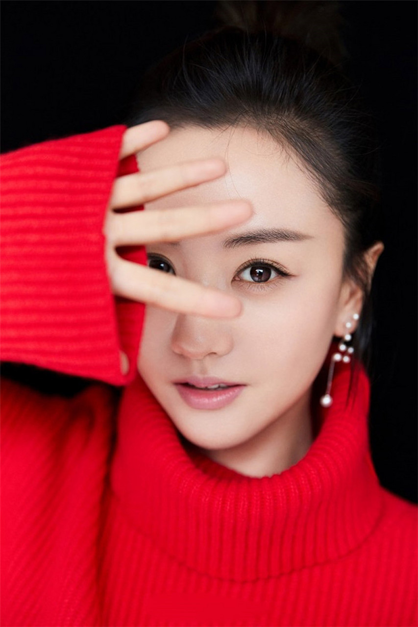 杨蓉:精致五官,质感十足