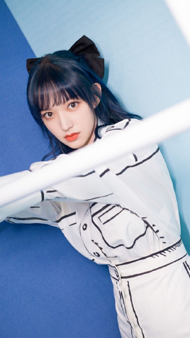 程潇清爽甜美写真手机壁纸