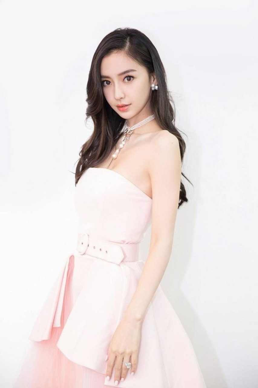 angelababy节日快乐,送上祝福,还有美图甚是养眼