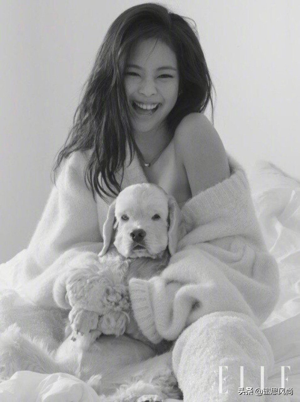 jennie《elle》韩国版十月刊封面公开,把慵懒与随性玩得如此高级