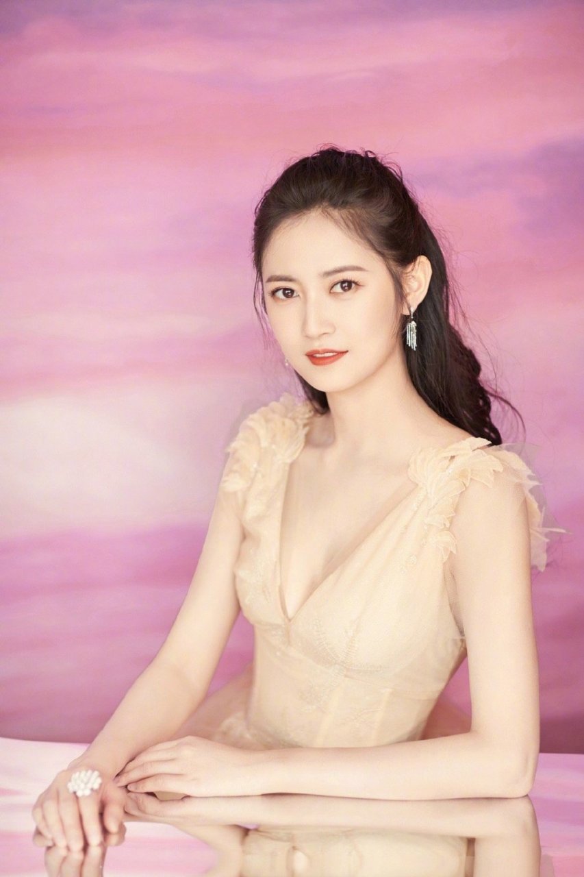 陈钰琪深v纱裙,魔鬼的身材,天使的脸蛋