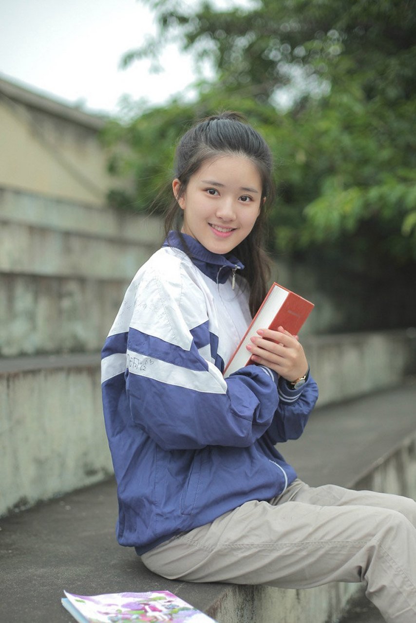 赵露思马尾辫清纯可爱校服早期写真图片