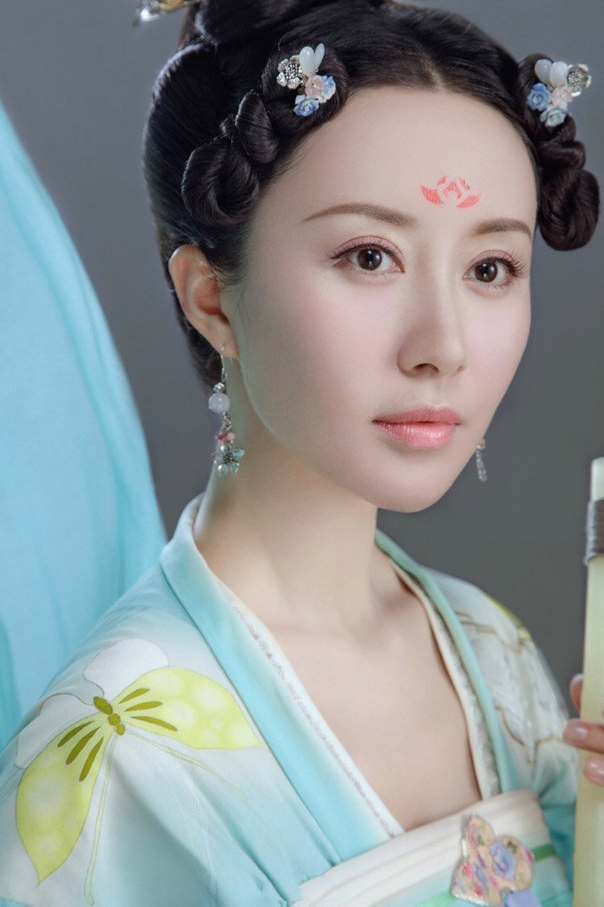 舒畅《大唐荣耀》饰慕容林致,蕙质兰心,生性温婉,善良,端庄