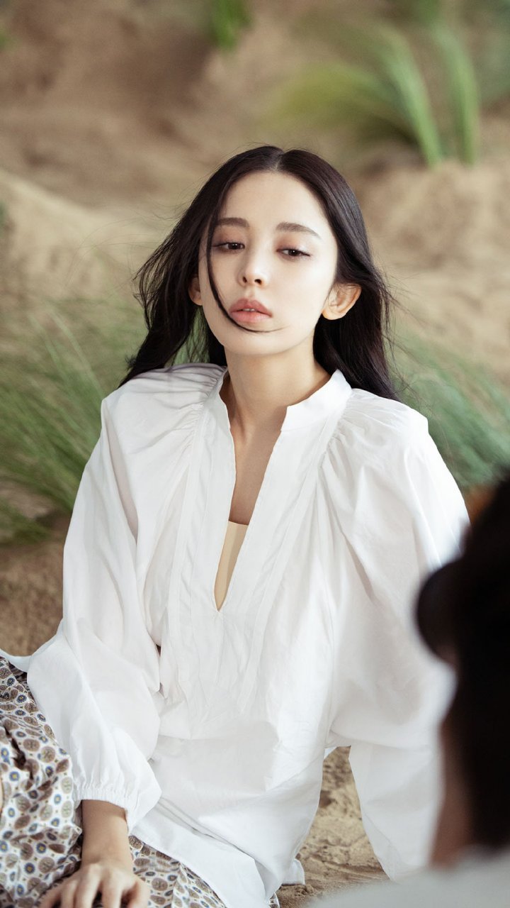 古力娜扎白衬衣碎花长裙高清手机壁纸