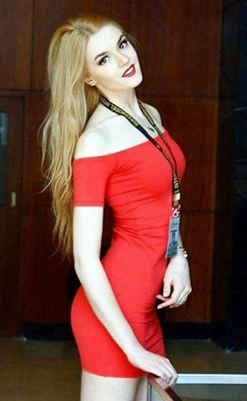 俄罗斯95后排球女神alisamanyonok酷似芭比娃娃