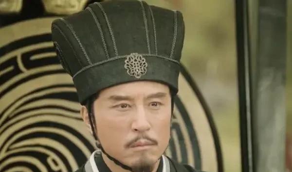 218年,刘备和诸葛亮去到广都县巡查,却发现县令蒋琬烂醉如泥于县衙之