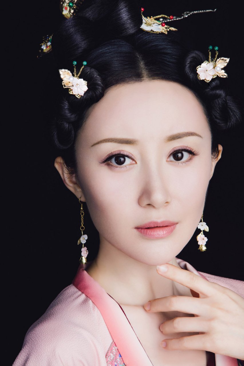 舒畅《大唐荣耀》饰慕容林致,蕙质兰心,生性温婉,善良,端庄