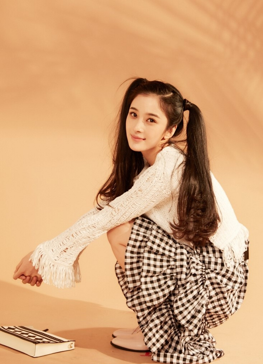 赵韩樱子长相甜美日常穿衣百配清新靓丽写真