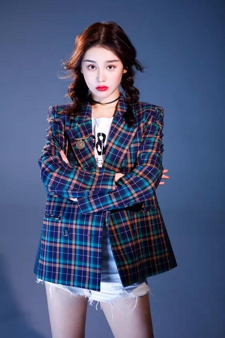 邱意浓简单又百搭的发型妆容