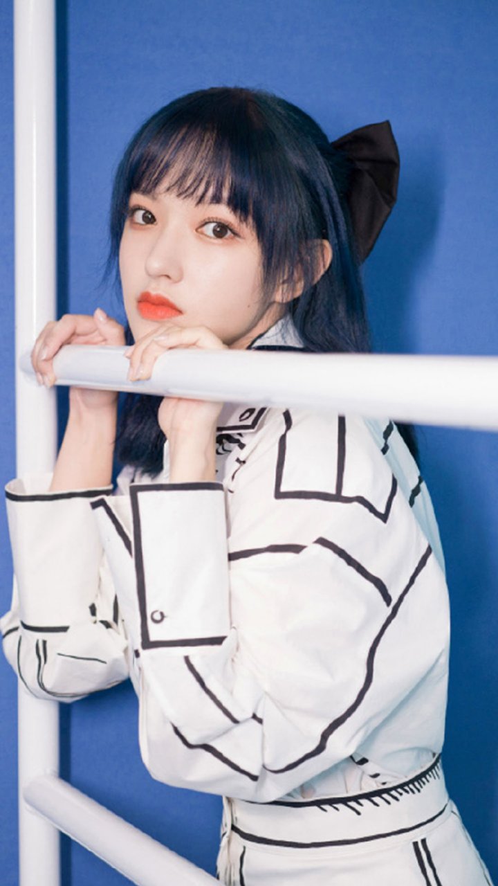 程潇清爽甜美写真手机壁纸